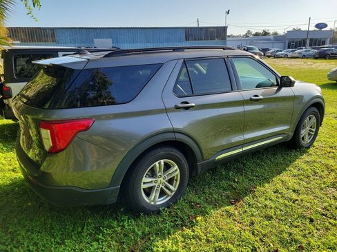 Used 2023 Ford Explorer XLT w/ Equipment Group 202A RWD image 3