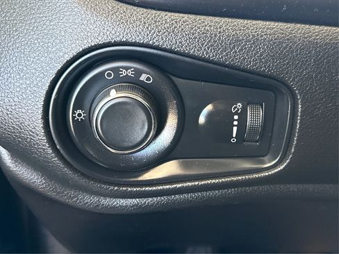 Used 2017 Jeep Renegade Sport w/ Power & Air Group AWD/4WD image 18