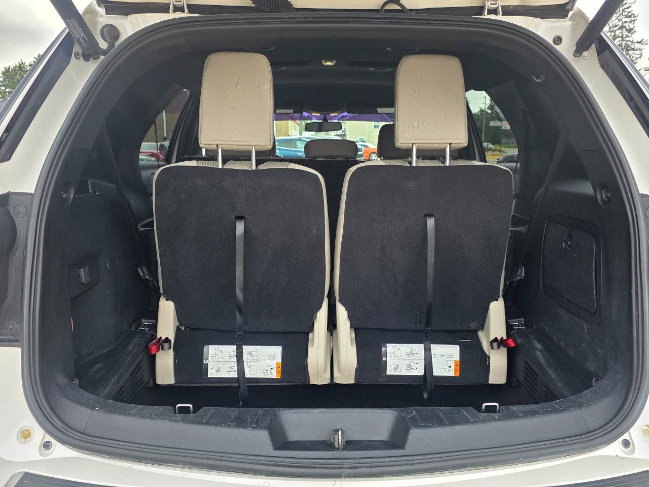 Used 2018 Ford Explorer XLT w/ Equipment Group 201A FWD image 29