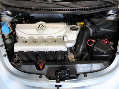 Used 2010 Volkswagen Beetle Convertible FWD image 28
