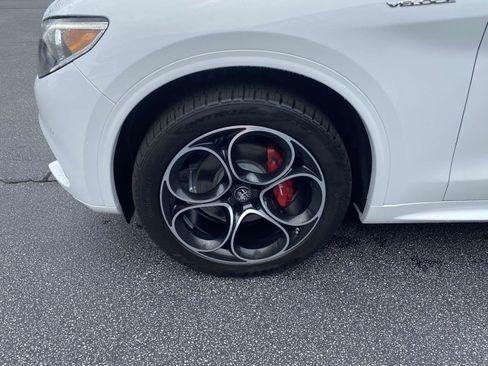 Used 2022 Alfa Romeo Stelvio Veloce image 25