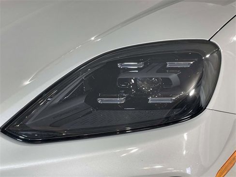 Used 2024 Porsche Cayenne image 11