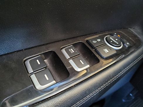 Used 2017 Kia Sorento LX w/ LX Convenience Package image 27