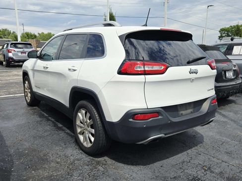 Used 2017 Jeep Cherokee Limited w/ Luxury Group FWD image 3