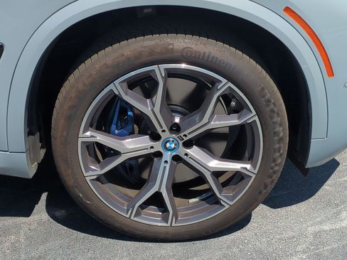 Certified 2025 BMW X5 xDrive50e w/ M Sport Package AWD/4WD image 13