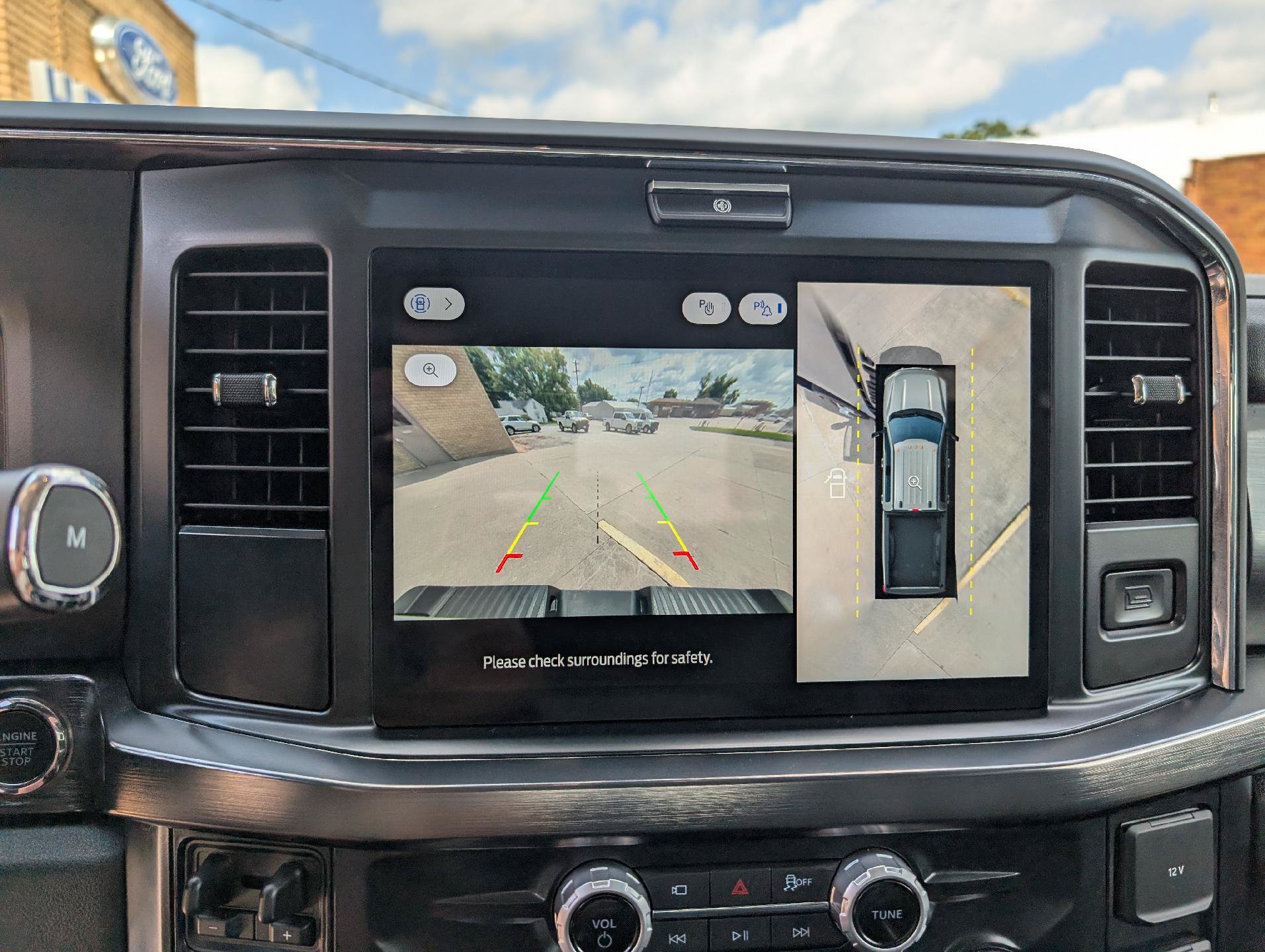 Used 2025 Ford F350 Lariat AWD/4WD image 28