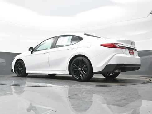 Used 2025 Toyota Camry SE image 30