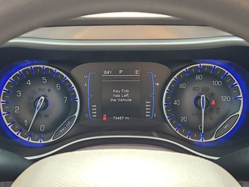 Used 2017 Chrysler Pacifica Touring w/ Tire & Wheel Group FWD image 21