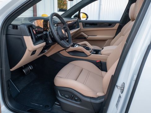New 2026 Porsche Cayenne GTS image 4