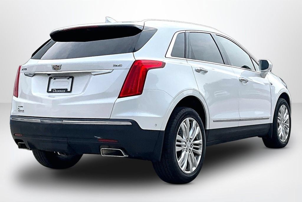Used 2017 Cadillac XT5 Premium Luxury w/ Driver Assist Package AWD/4WD image 5