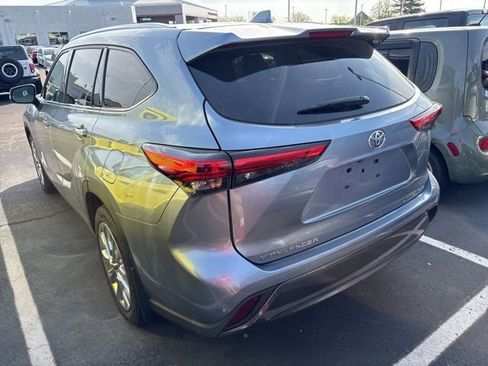 Used 2021 Toyota Highlander Limited image 4