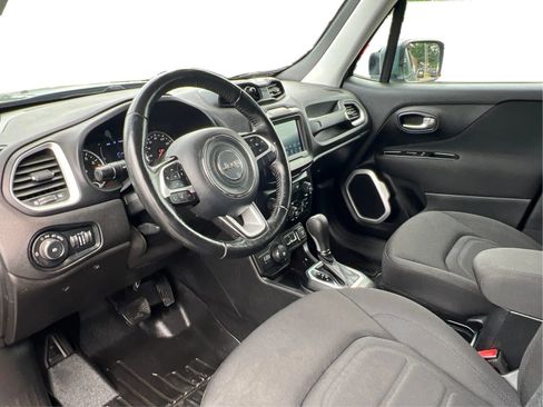 Used 2018 Jeep Renegade Latitude w/ Cold Weather Group AWD/4WD image 16