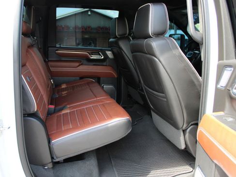 Used 2024 GMC Sierra 3500 Denali Ultimate AWD/4WD image 10