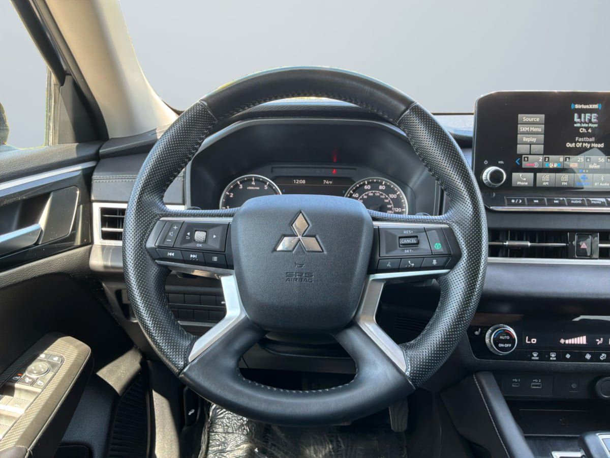 Used 2024 Mitsubishi Outlander SE FWD image 11