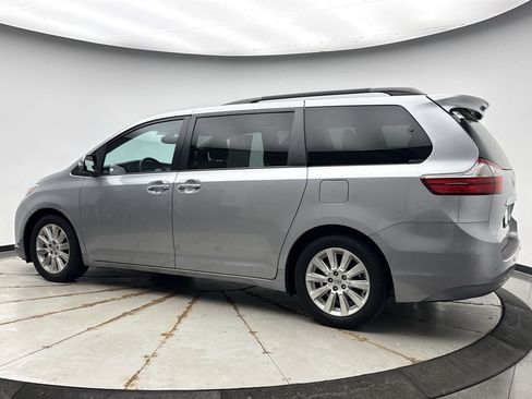 Used 2015 Toyota Sienna Limited Premium FWD image 3