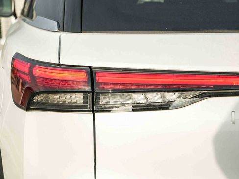 New 2026 INFINITI QX60 Luxe image 9