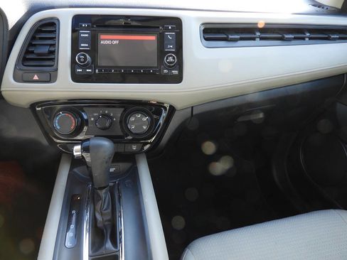 Used 2020 Honda HR-V LX image 37