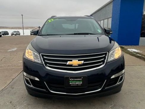 Used 2017 Chevrolet Traverse LT image 3