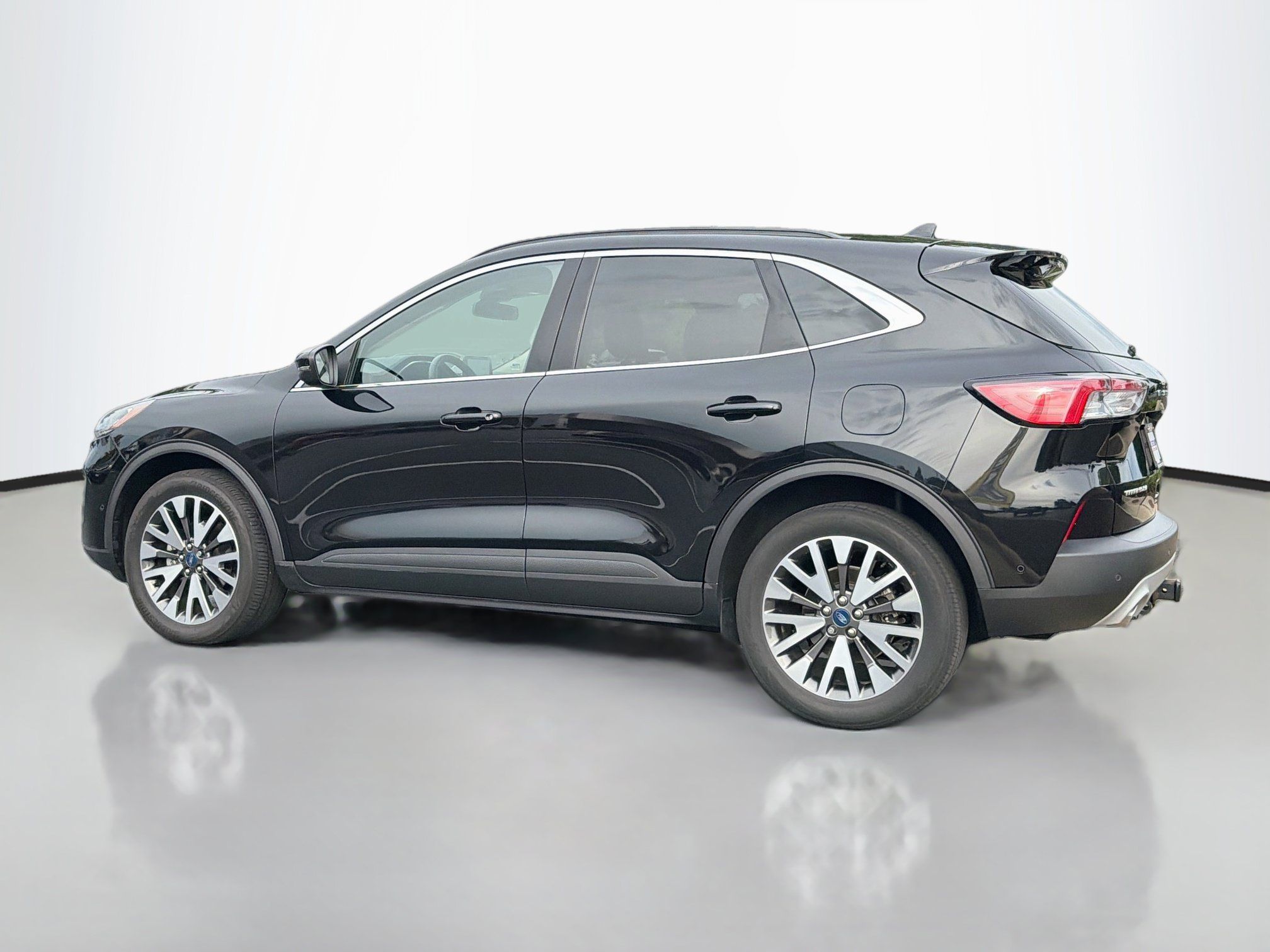 Used 2020 Ford Escape Titanium AWD/4WD image 4