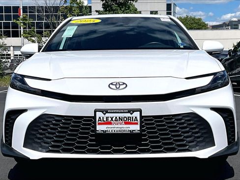 Used 2025 Toyota Camry SE w/ Convenience Package AWD/4WD image 3