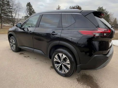 Used 2023 Nissan Rogue SV w/ SV Premium B Package image 3