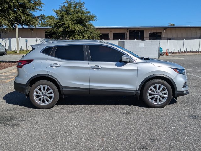 Used 2021 Nissan Rogue Sport SV FWD image 2