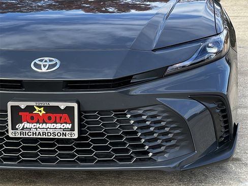 Used 2025 Toyota Camry Hybrid image 8