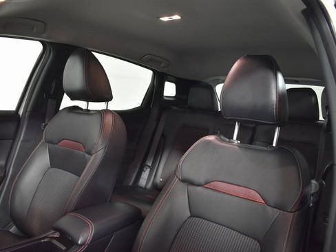 Certified 2025 Nissan Kicks SR image 10
