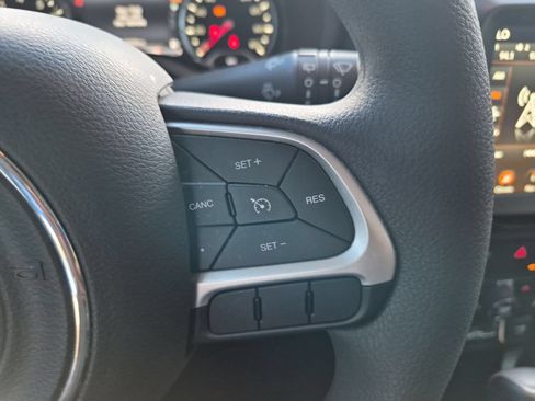 Used 2023 Jeep Renegade Latitude AWD/4WD image 22