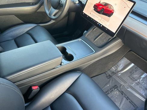 Used 2023 Tesla Model Y Performance image 16