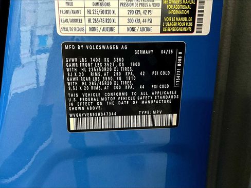 New 2025 Volkswagen ID. Buzz 1st Edition image 34