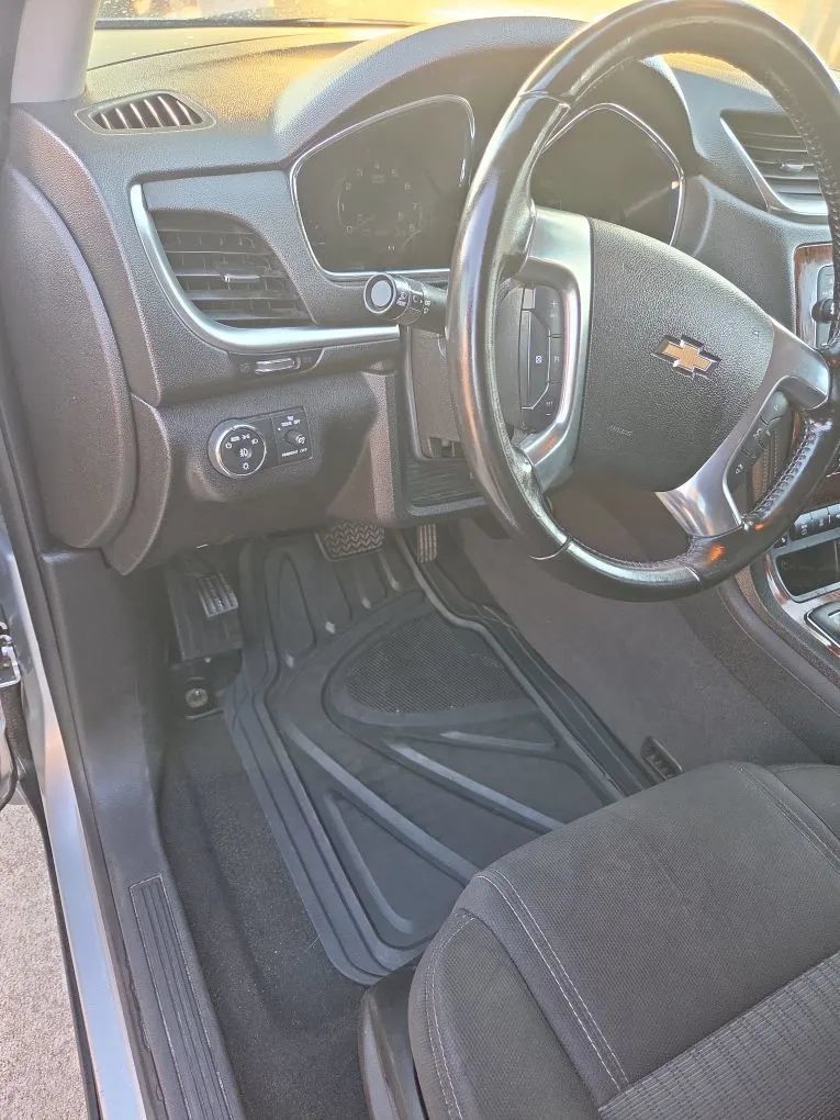 Used 2014 Chevrolet Traverse LT FWD image 12
