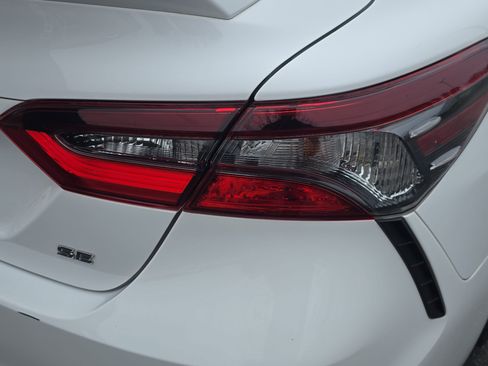 Used 2021 Toyota Camry SE image 35