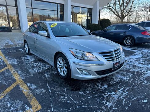 Used 2012 Hyundai Genesis 3.8 image 9