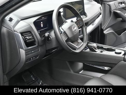 Used 2025 Nissan Rogue SL AWD/4WD image 7