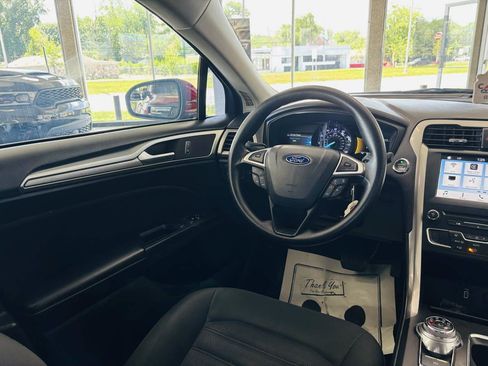 Used 2018 Ford Fusion SE w/ Fusion SE Technology Package FWD image 41