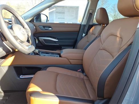 New 2025 Nissan Pathfinder Platinum image 5