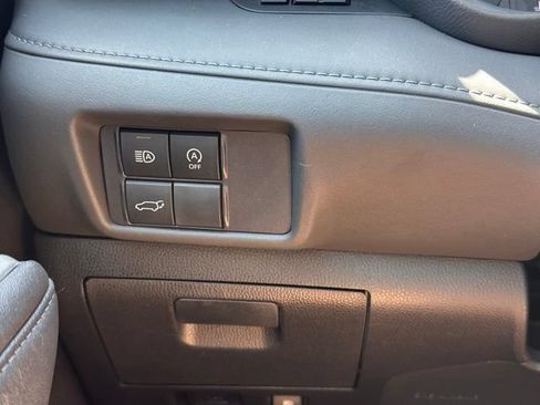 Used 2023 Toyota Highlander XLE FWD image 17