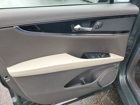 Certified 2023 Lincoln Nautilus Reserve image 10