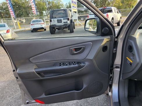 Used 2006 Hyundai Tucson GL image 26