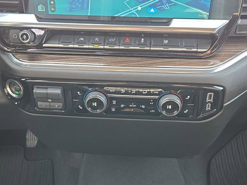 Used 2025 Chevrolet Silverado 1500 LT image 17