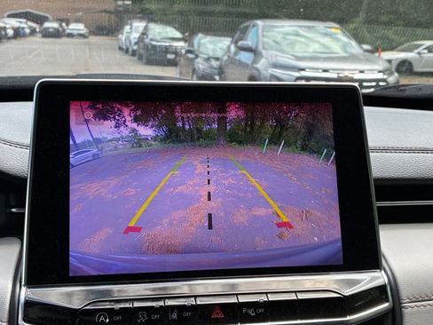 Used 2025 Jeep Compass Limited image 23