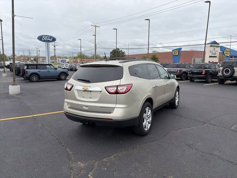 Used 2016 Chevrolet Traverse LT w/ Style and Technology Package FWD image 5