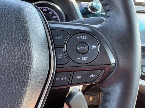 Used 2018 Toyota Camry SE image 19
