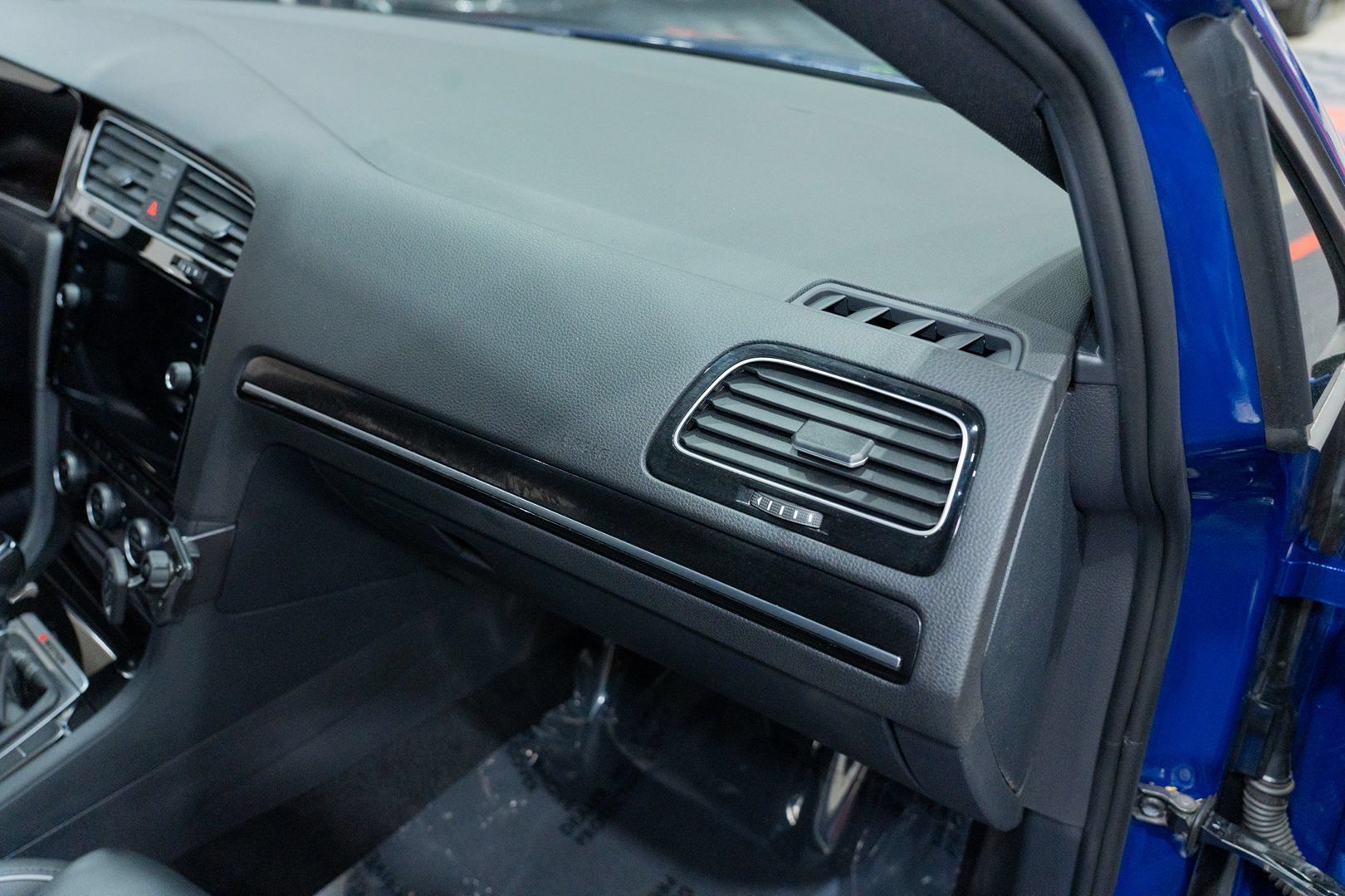 Used 2019 Volkswagen Golf 4-Door AWD/4WD image 29