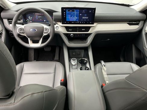 Used 2026 Ford Explorer Active w/ Active Comfort Package AWD/4WD image 4