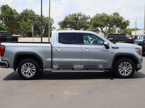 Used 2023 GMC Sierra 1500 Denali w/ Technology Package AWD/4WD image 10