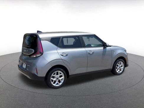 Used 2025 Kia Soul LX w/ LX Technology Package FWD image 15