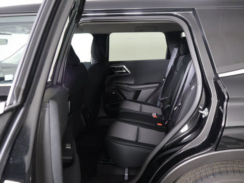 New 2026 Mitsubishi Outlander ES image 28