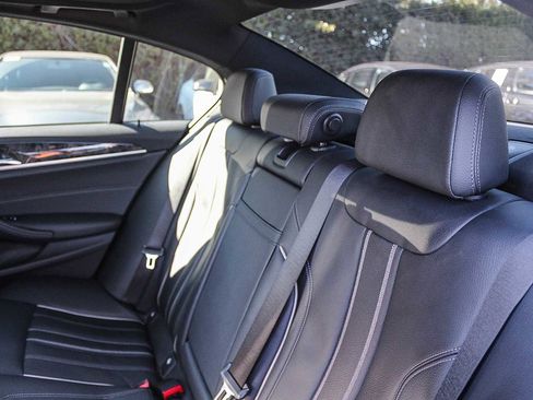 Used 2023 BMW 530e w/ M Sport Package image 30